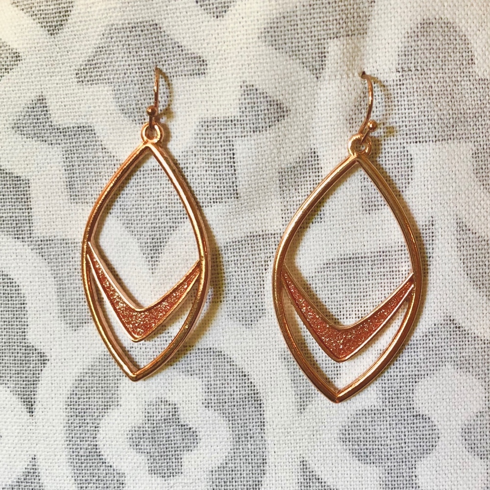 NWOT! Rose Gold Tear Drop Earring w/ Pink Accent